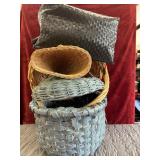 Bundle of misc woven baskets.