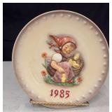 1985 Goebel Hummel "Chick Girl" 15th annual plate