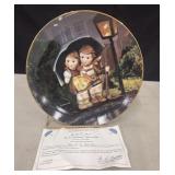 1989-1992 Danbury Mint collector plate features