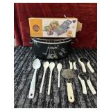Bundle of kitchen items. Crockpot and more.