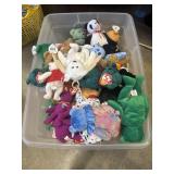 Bundle of TY Beanie Babies. All bears.