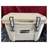 Grizzly 15 Quart Cooler, Torn Strap