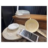 Bundle of misc kitchen items
