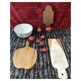 Bundle of apple decor.