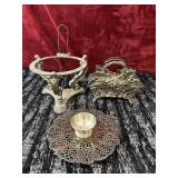 4 oc. Includes: Silver plated pedestal stand.