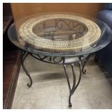 Monroe Classics Arkal accent end table features a