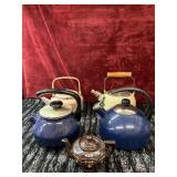 Bundle of teapots.