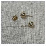 14k Gold ball stud earrings.