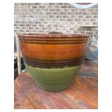 Pottery Manufacturing & Distributing glazed