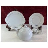 THUN dinner plate and 6 saucers