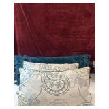 Decorative pillows bundle.