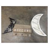 Farmhouse-style welcome station, white crescent