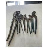 Bundle of pliers.