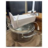Cuisinart pot/lid and can opener.