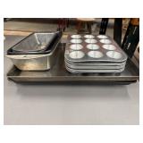 Bundle of misc  Aluminum baking pans