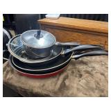Bundle of misc pots and pans.
