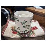 2 Pfaltzgraff Winterberry holiday ceramic crock