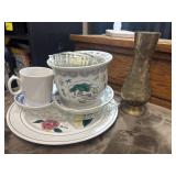 Bundle of vintage home decor.
