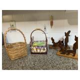 2 Wooden Napkin Holders & 2 Handbaskets with