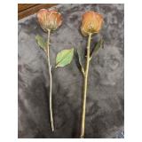 2 Orange preserved real roses is intricately
