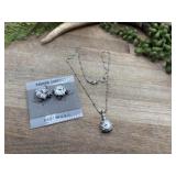 Costume jewelry matching silver-tone fashion