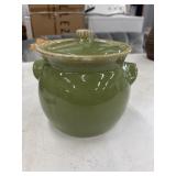 Mid-century Hull Pottery bean pot /cookie jar.