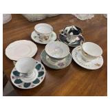 5 Elegant vintage footed teacup and saucer seta.