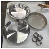 Aluminum/stainless steel baking pans and napkin