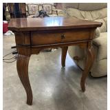 Queen Anne Style End Accent Table w/Drawer
