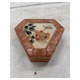 Vintage hexagonal straw marquetry trinket box.