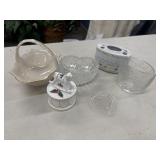 Bundle of trinket boxes, things like Lenox,
