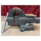 Craftsman 5 1/2-inch swivel base bench vise