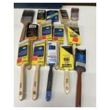 Bundle of 14 misc brand paint brushes.