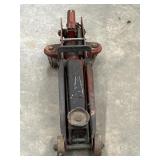 Hydraulic service floor jack. missing its handle