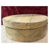 Vintage  round bentwood wooden cheese box.