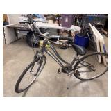Gray Giant hybrid or comfort bicycle.