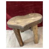 Solid wood heart-shaped tripod stool
