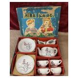 Vintage childï¿½s miniature China Tea Set
