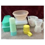 13 pc. Tupperware Celery Vegetable Keeper, Handy