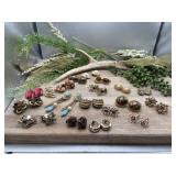 Vintage costume jewelry pieces, including
