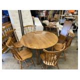Dining Room Table w/ 6 Chairs and 1 Leaf