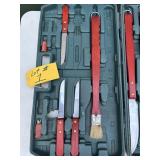 Bar B Q grill set in case. Case is broken.