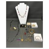 Multi-colored Gold Tone Necklace/earring Set & Moe