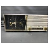 1957 Westinghouse H-645t6 Tube Clock Radio