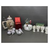 Avon Vtg Santas Magical Music Castle &