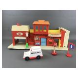 Fisher Price '73 Play Family Village