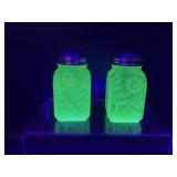 Vtg Fenton Glowing Uranium Vaseline Parmesan Shake