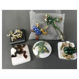 Vgtg & Modern Frog Brooches Inc. Enamel Painted