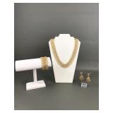 Vtg Trifari Gold Tone Filigree Jewelry Set