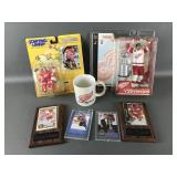 Steve Yzerman Figurine, Red Wings Hockey Cards,